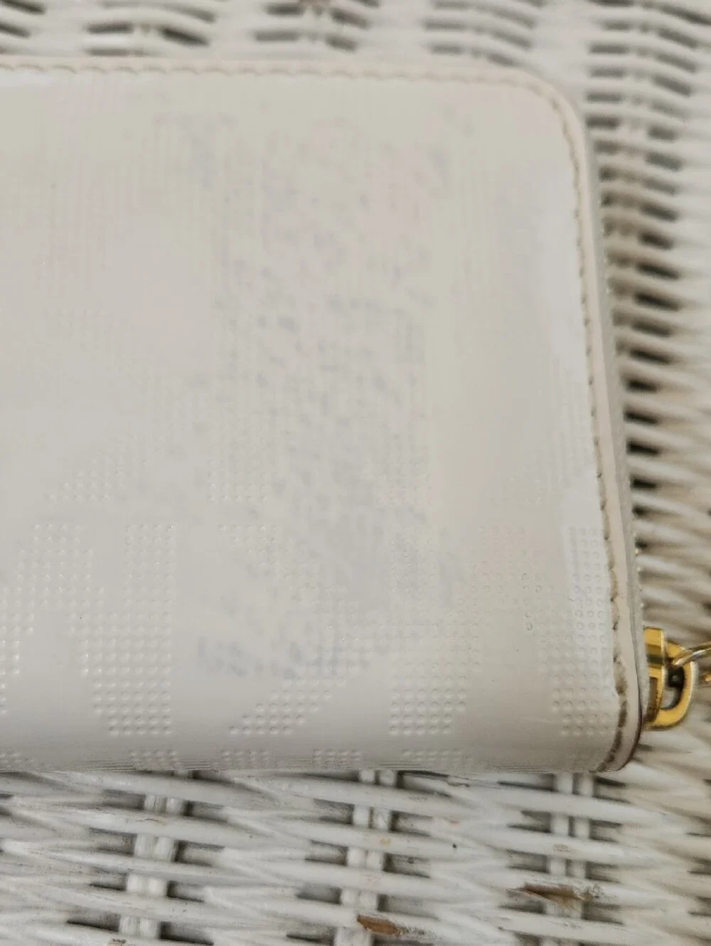 MICHAEL Michael Kors White Wallet with Gold Plaque Good Condition